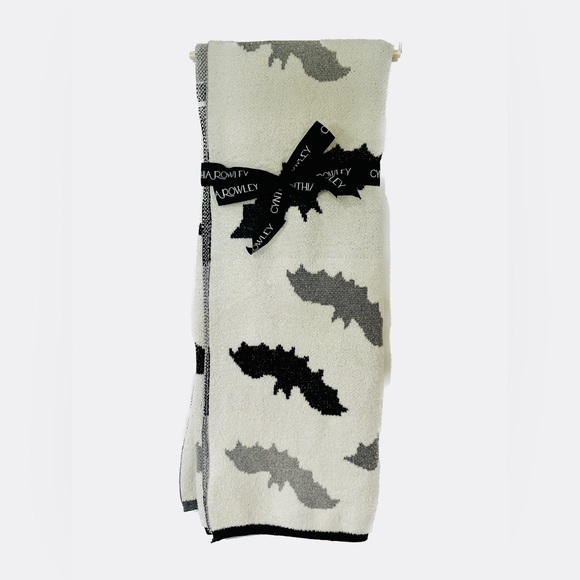 Cynthia Rowley Decorative Throw Blanket Bats - Picture 2 of 4